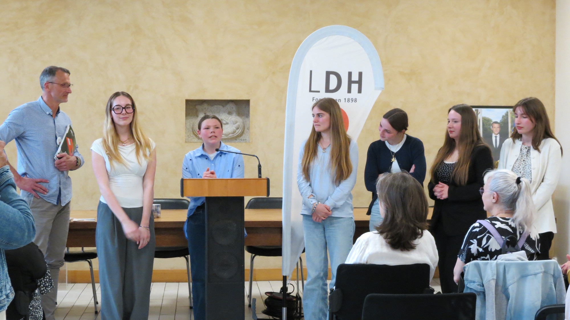 Par le Droit et la force du verbe